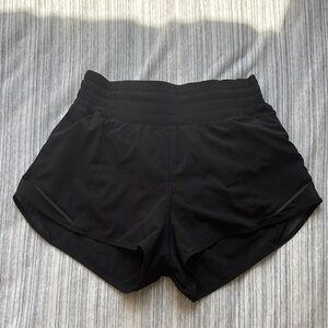 Lululemon Hotty Hot Low-Rise Lined Short 2.5”